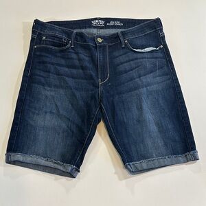 Levi Strauss & Co. Signature Low-Rise Skinny Jean Shorts Size 18
